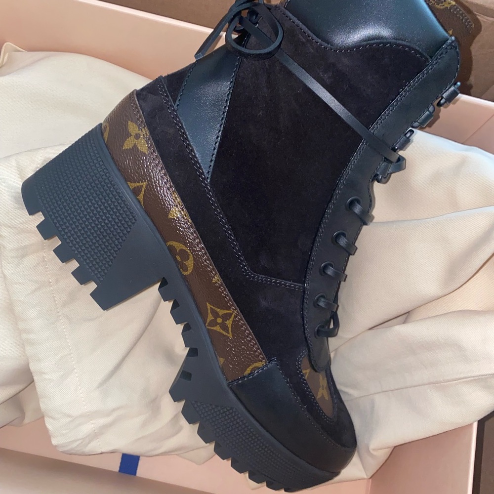 Sold‼️ Louis Vuitton LAUREATE PLATFORM DESERT BOOT